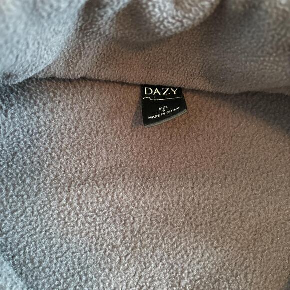 DAZY quarter zip sweatshirt from YesStyle - Picture 4 of 6